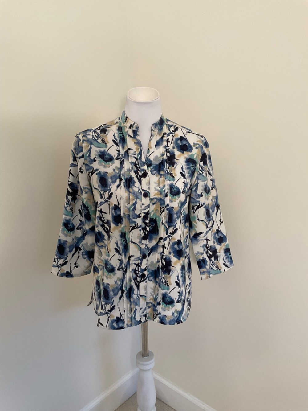 Draper’s & Damon’s Tunic Blouse with Blue Floral Print